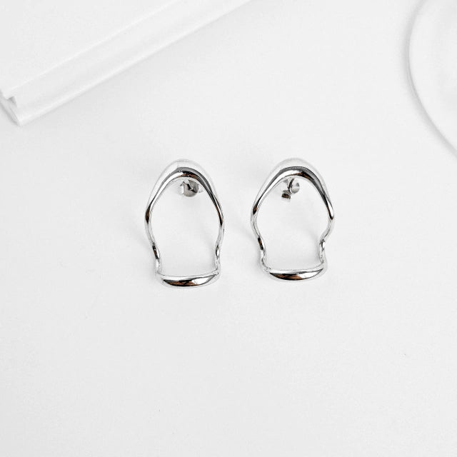 Brinco Ear Hook Orgânico Clara Banho Ródio Branco