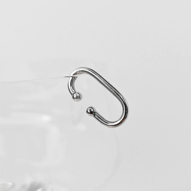 Piercing Fake Ear Hook Oval Banho Ródio Branco