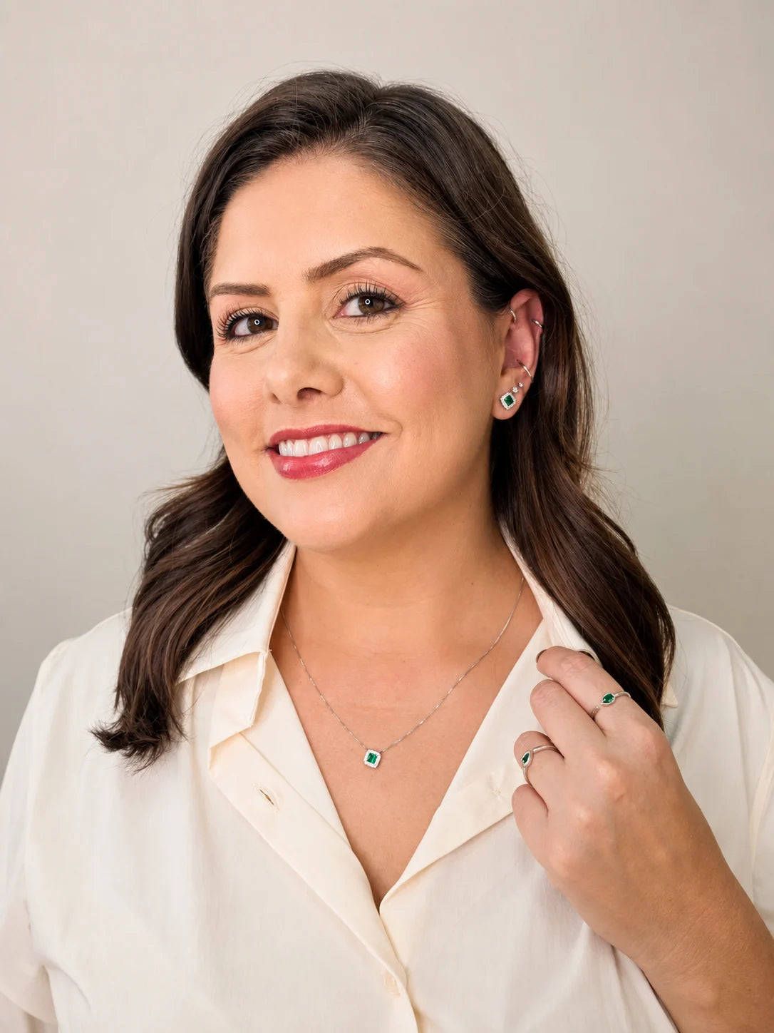 Anel Esmeralda Clara Regulável Banho Ródio Branco