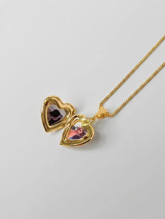 Colar Relicário Mini Coração Detalhado 45 cm Banho Ouro 18k | Pronto com suas fotos