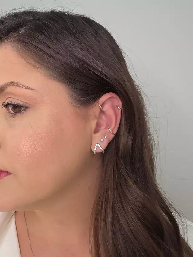 Brinco Triângulo Cravejado Clara Banho Ródio Branco