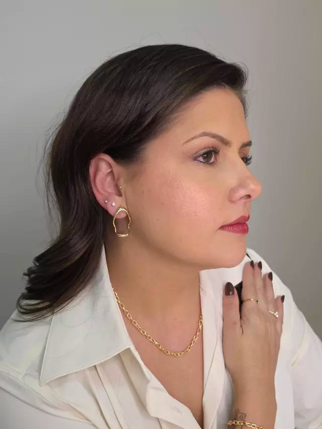 Brinco Ear Hook Orgânico Clara Banho Ouro 18k