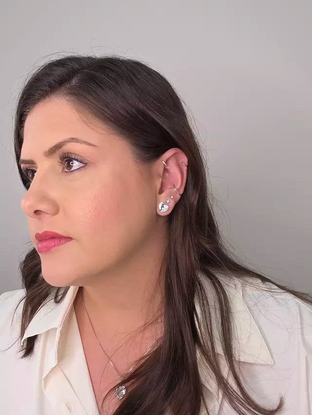Brinco Coração Cravejado Banho Ródio Branco